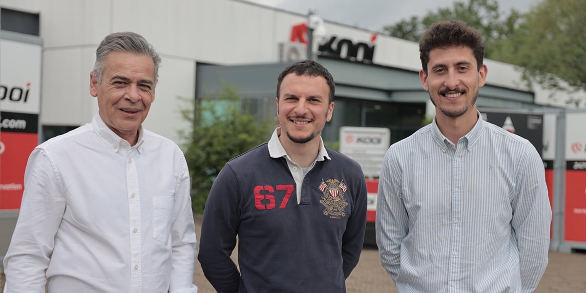 Kooi employees standing outside the company building, showcasing a reliable, professional, and people-centered work environment.