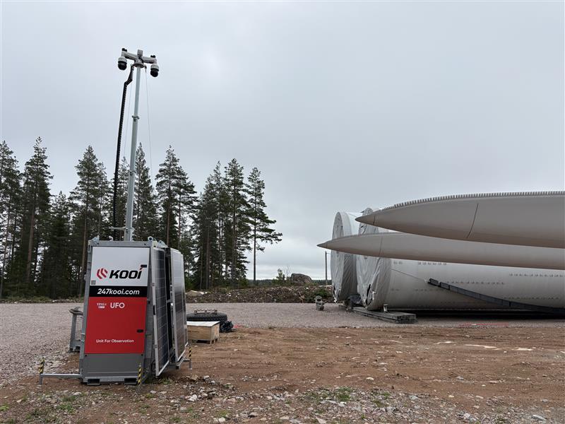 Kooi UFO mobile camera unit securing a wind turbine construction site in Bruzaholm.