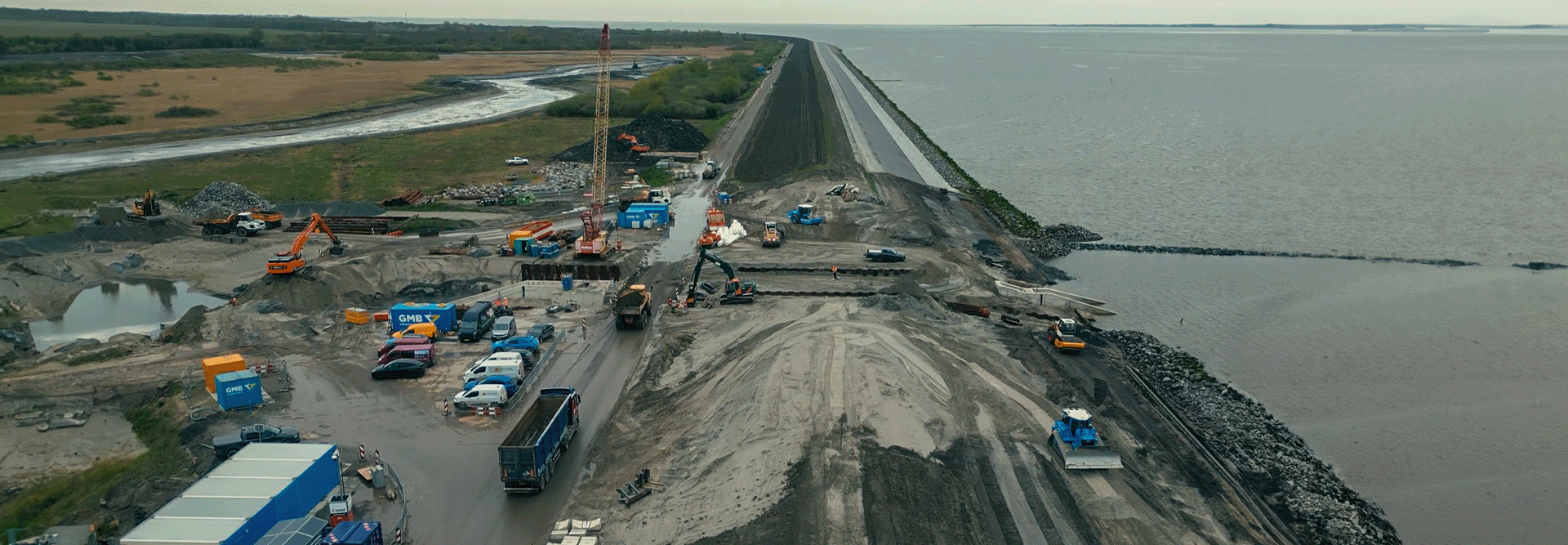 Terrein met beveiliging van Kooi