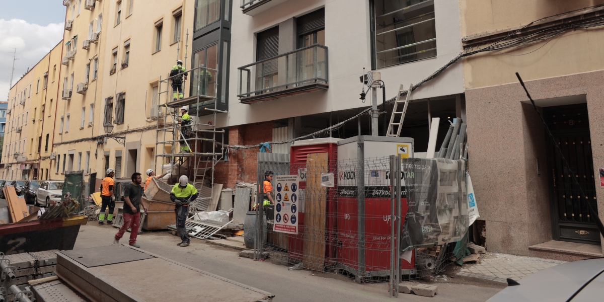 Sicurezza del Cantiere: Videosorveglianza Kooi e Guardie in Azione