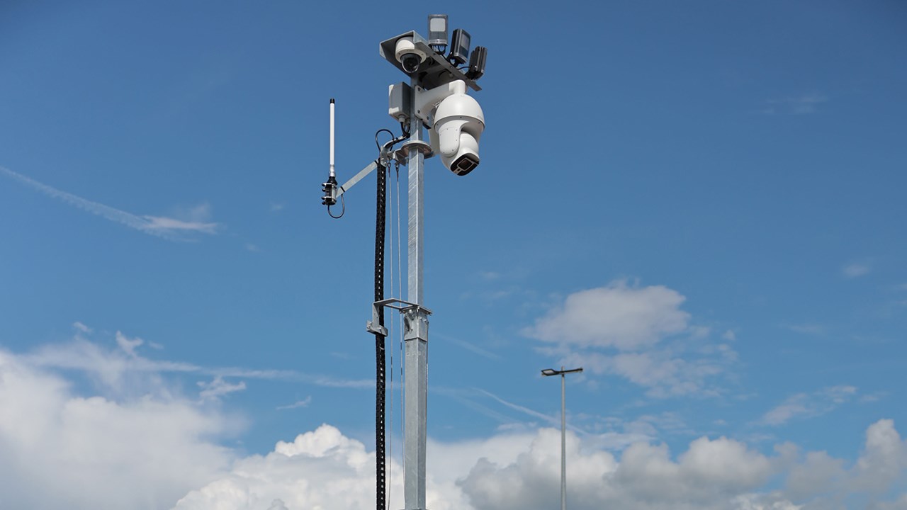 Rapid deployable mobile surveillance unit